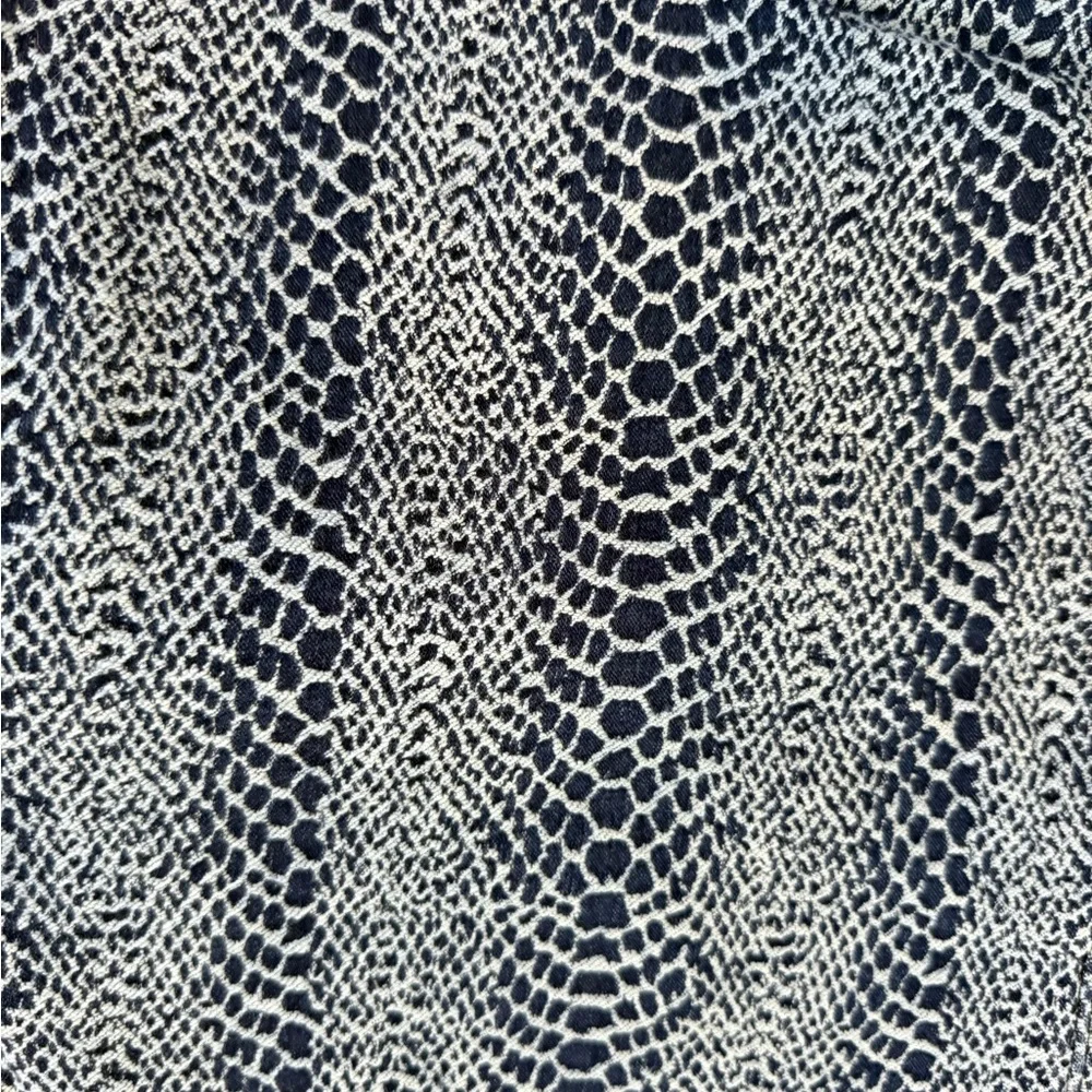 Men’s Decibel snakeskin print stretchy denim shorts EUC Size 36 - Picture 4 of 10